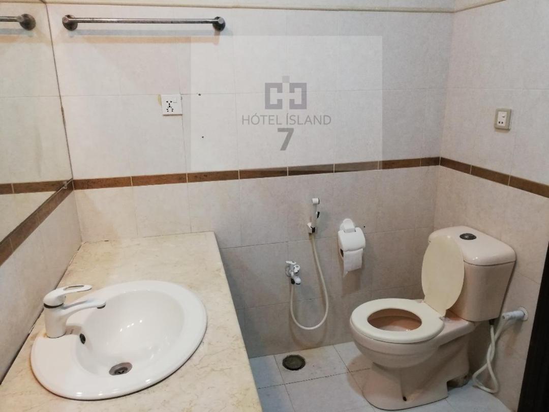 Hotel 7Island Karachi Exterior photo